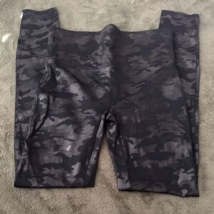 SPANX  Black Camouflage Leggings